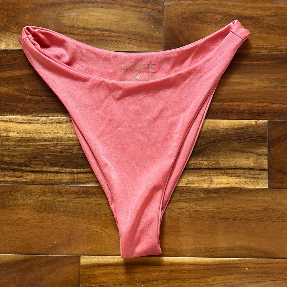 Skatie Bikini Bottom